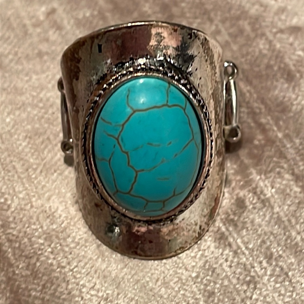 Vintage Southwestern Style Howlite Turquoise Ring